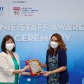 Dr Kiren Kaur receiving NIE Excellence in Teaching Commendation Award (2021)