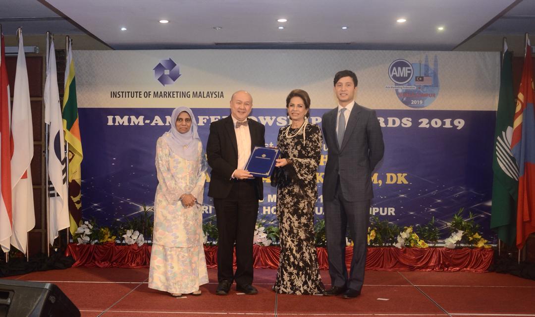 Dr Hooi _IMM_AMF awards 2019.jpg