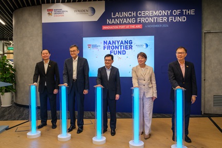 Louis Phee, Mr Tan Lip-Bu, Heng Swee Keat, Goh Swee Chen and Prof Ho Teck Hua at the launch