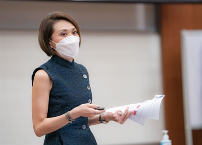 NBS Alumnus, Nicole Tan, President & CEO, Shiseido Asia Pacific speaking at the NBS Knowledge Lab Dean's Distinguished Speaker event