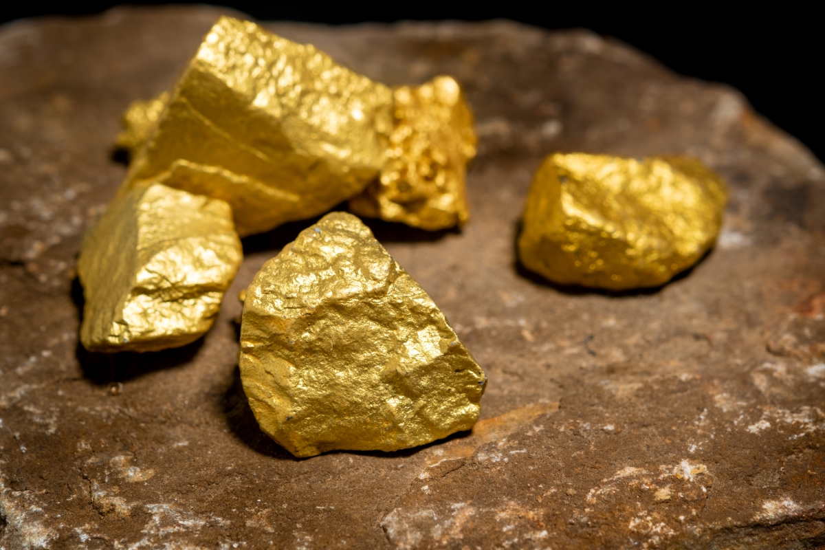 the-pure-gold-ore-found-in-the-mine-on-a-stone-flo-2026-01-06-10-07-32-utc