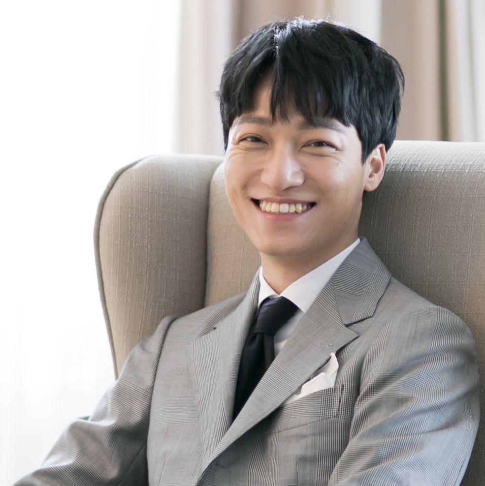 Headshot of Assoc Prof Hyeokkoo Eric Kwon