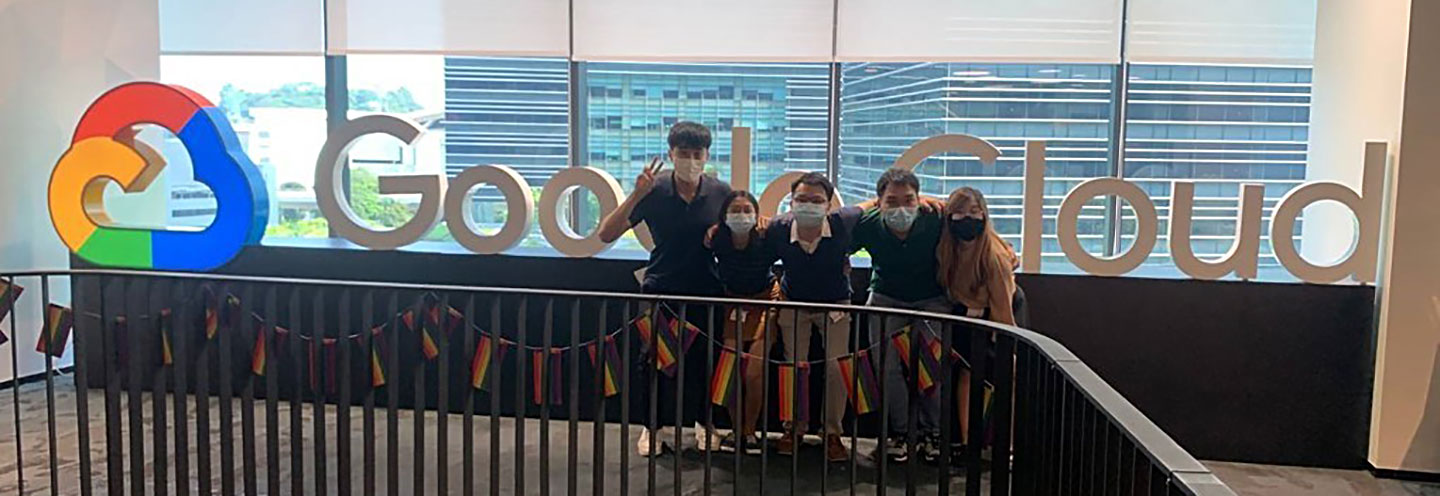 Group photo of students at Google Cloud office.