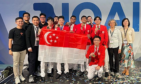 Photo of 2 team Singapore won gold medals at the first-ever International Olympiad in Artificial Intelligence (IOAI), held at the city of Burgas in Bulgaria this year from 9 to 15 August.