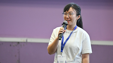 CCDS Assistant Professor Dr Wang Wenya giving a talk