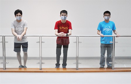 First-year undergraduate students from the Division of Physics and Applied Physics in NTU’s School of Physical and Mathematical Sciences (SPMS), from left, Stephen Basatua, Tan Fei and Li Yifei.