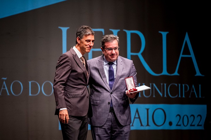 Prof Paulo Bartolo presented with the Medal of Merit by the City of Leiria in Portugal