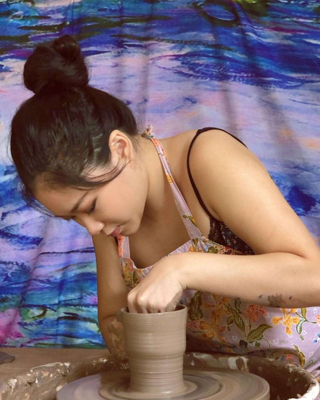 Dawn Kwan making pottery