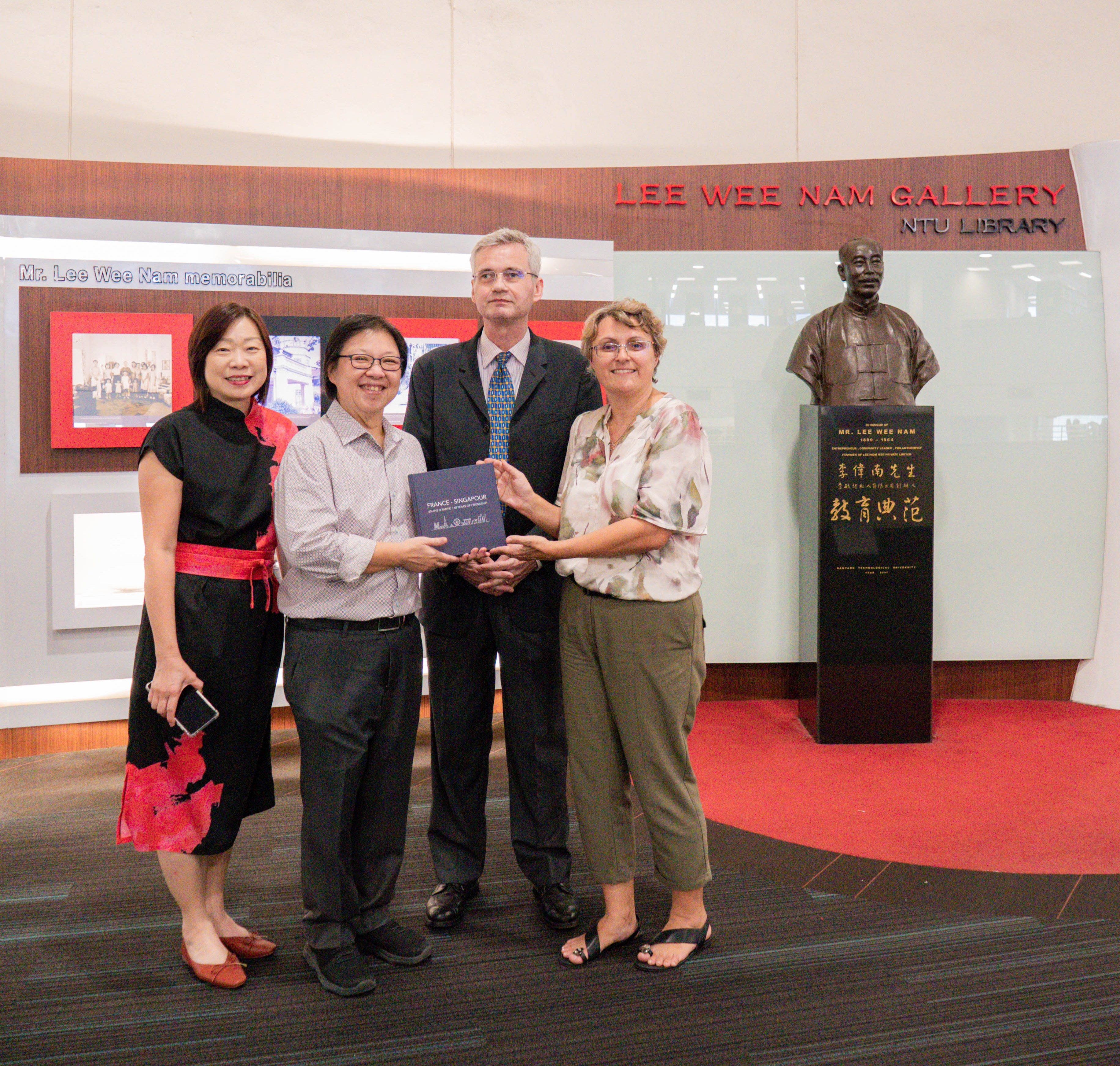 Friendship Between France and Singapore at Lee Wee Nam Library!
