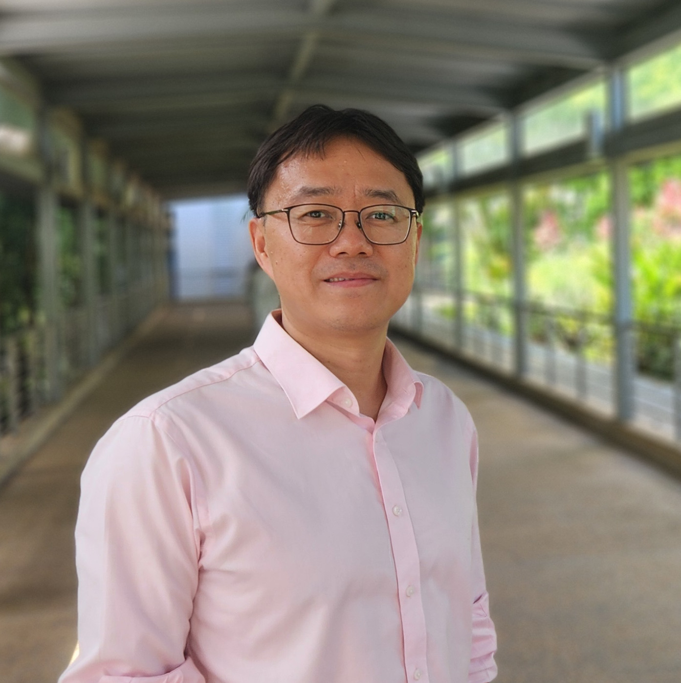 Prof Wang Qijie Associate Dean graduate students