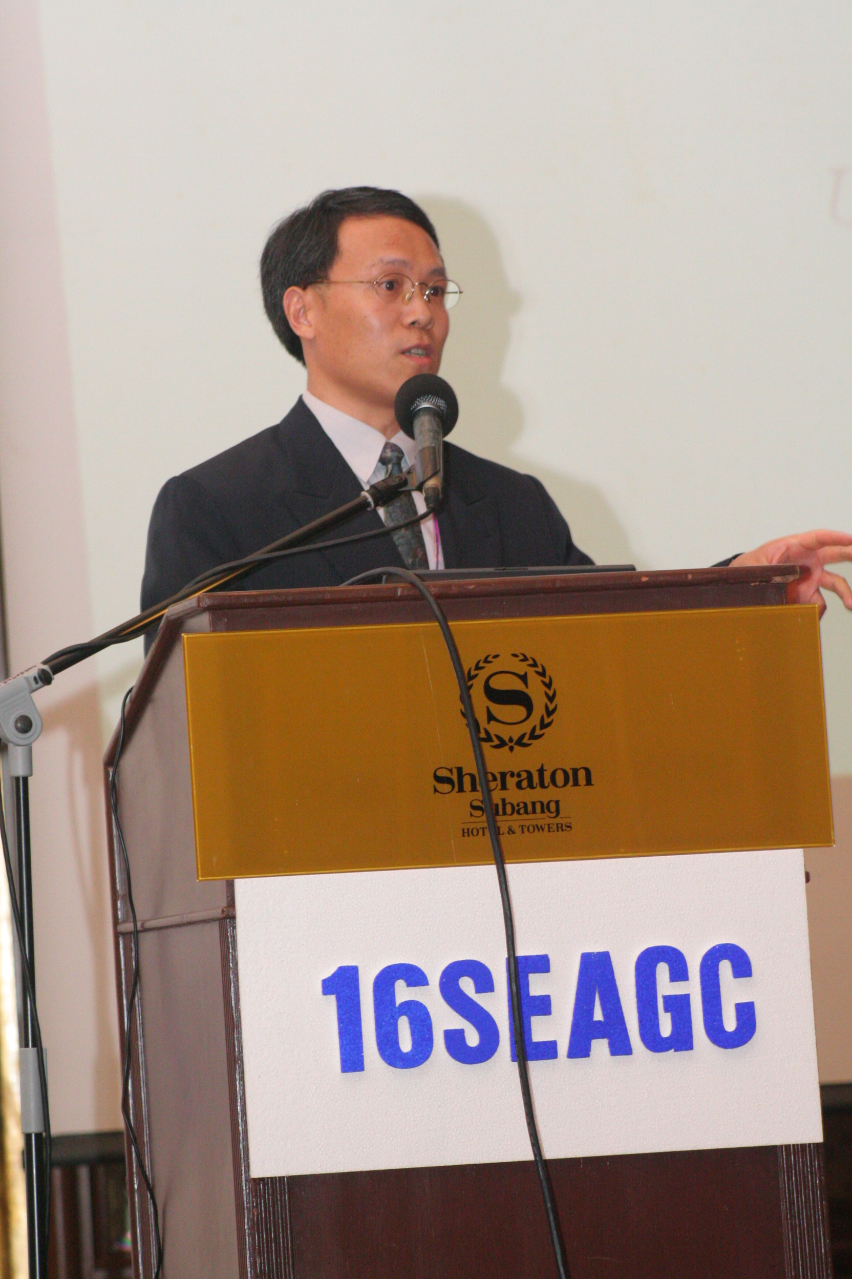 Professor Chu speaking