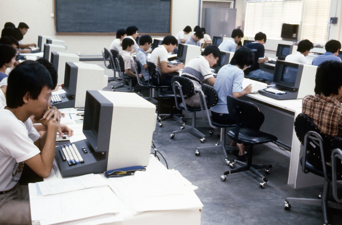 Students working in EEE lab