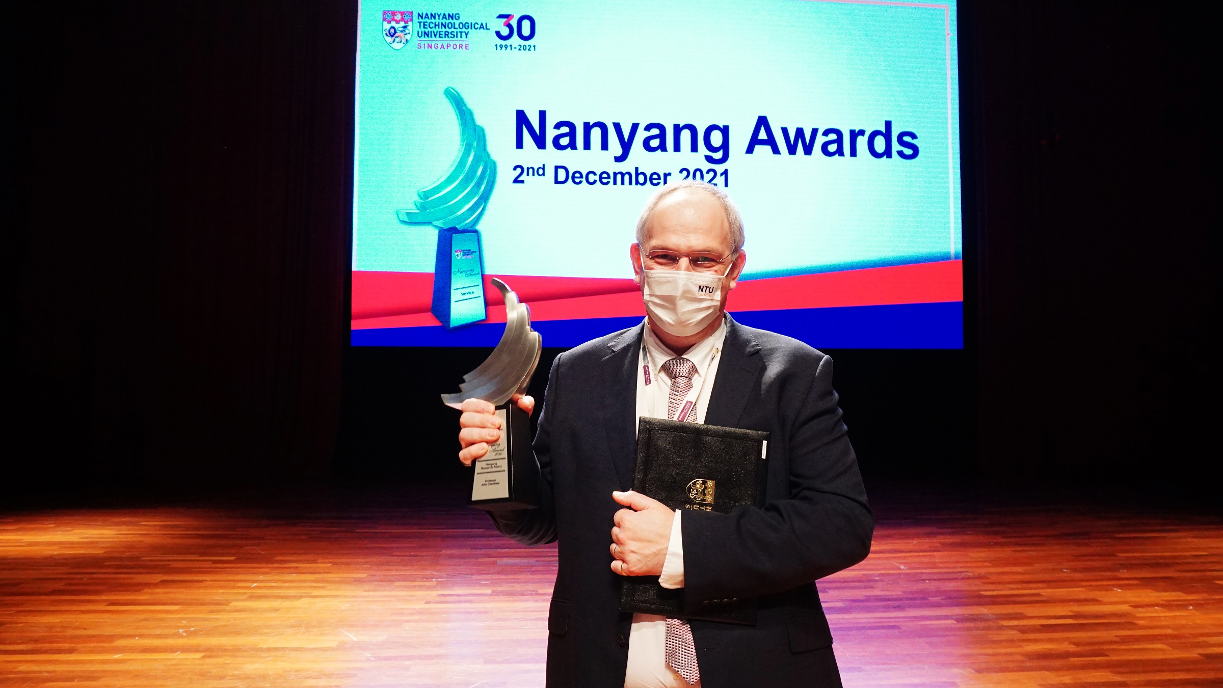 LKCMedicine's Outstanding achievements at Nanyang Awards 2021