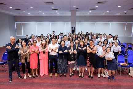 Mr Alvin Tan, Prof Christina Soh, Ms Chloe Lim, and Ms Anubhuti Gupta with attendees at the NBS International Women’s Day Forum