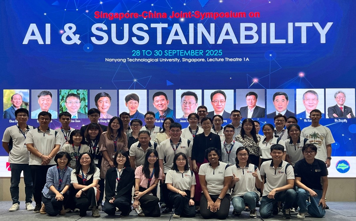 NEWRI volunteers commemorating the successful conclusion of the Second Singapore–China Joint Symposium at the conference banquet