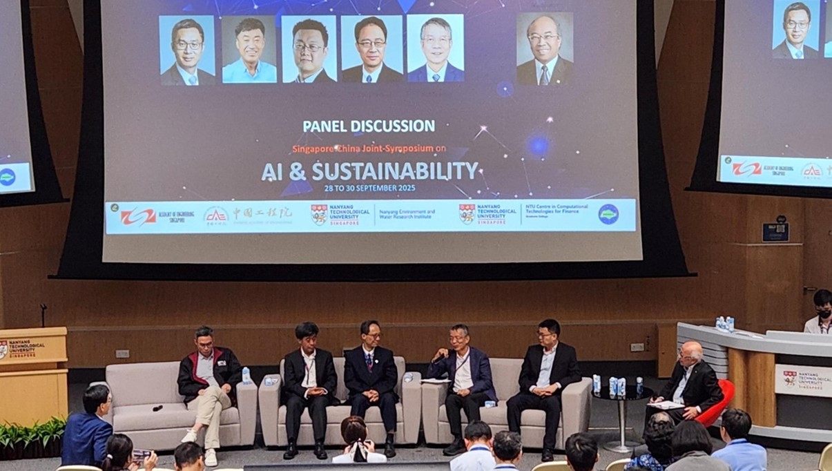 Panel discussion in the afternoon session moderated by Prof Er Meng Hwa with panellists Prof Jason Xu, Prof Wu Hanming, Prof Chen Jianfeng, Prof Sam Ge, and Prof Chen Xiaodong_from right to left