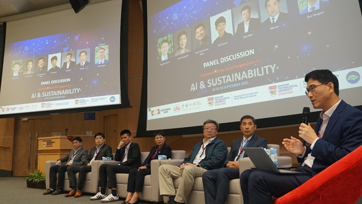 Panel discussion in the morning session moderated by Prof Guo Yongxin with panellists Prof Ma Jun, Prof Gao Wen, Dr Sun Sumei, Prof Tony Quek, Prof Qiu Cheng-Wei and Prof Ong Yew-Soon_from right to left