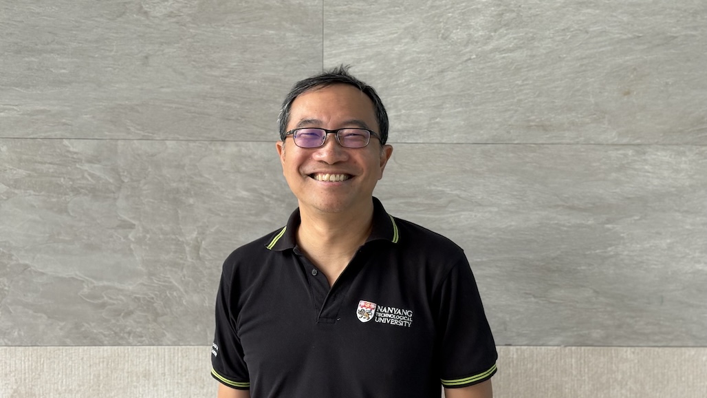 Photo of Prof Tan Howe Siang