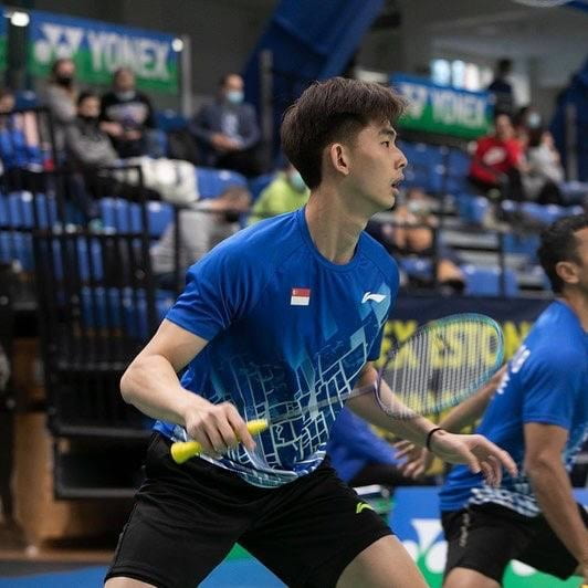 A student in the middle of a batminton competition