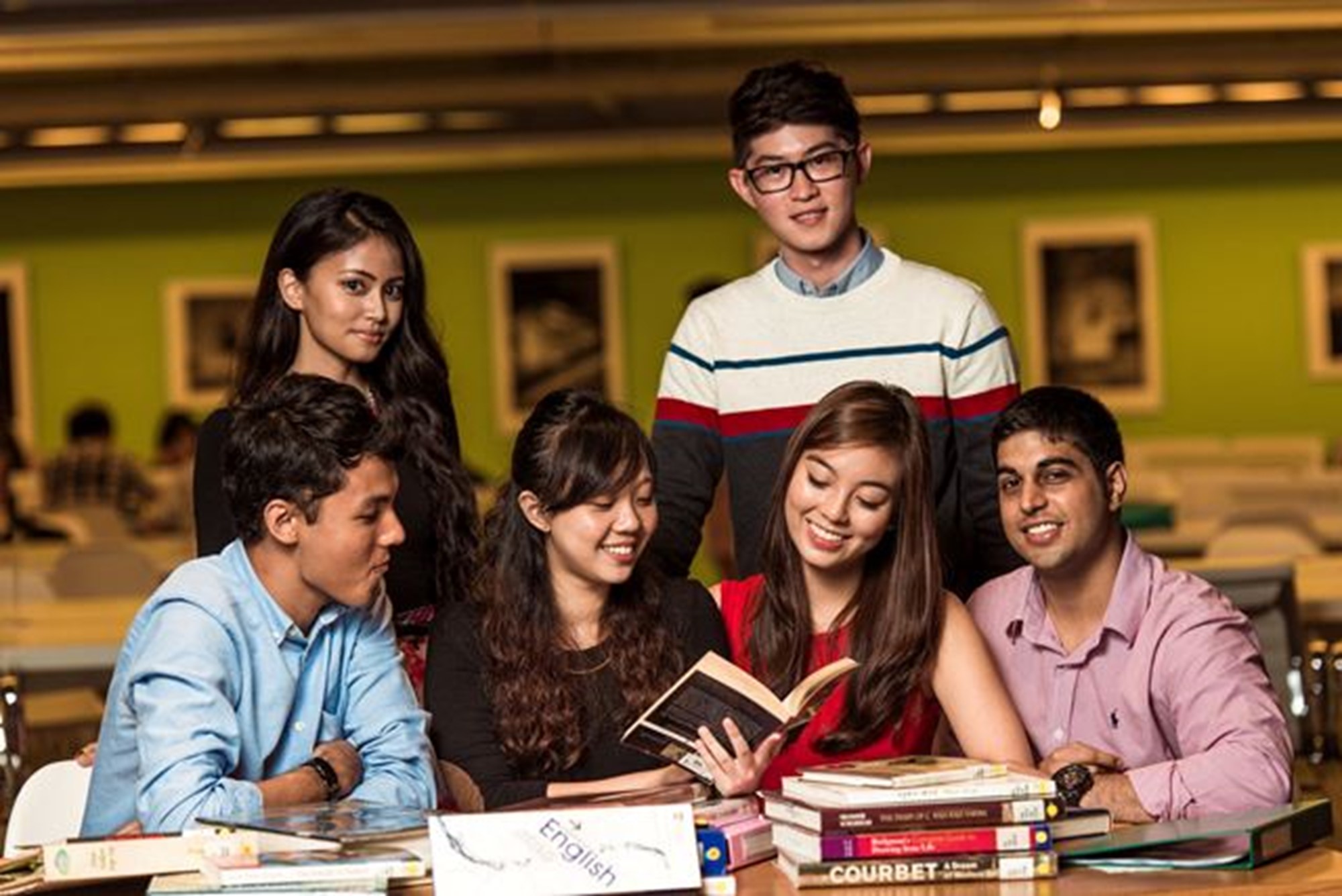 Students reading english text
