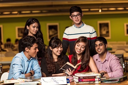 Students reading english text