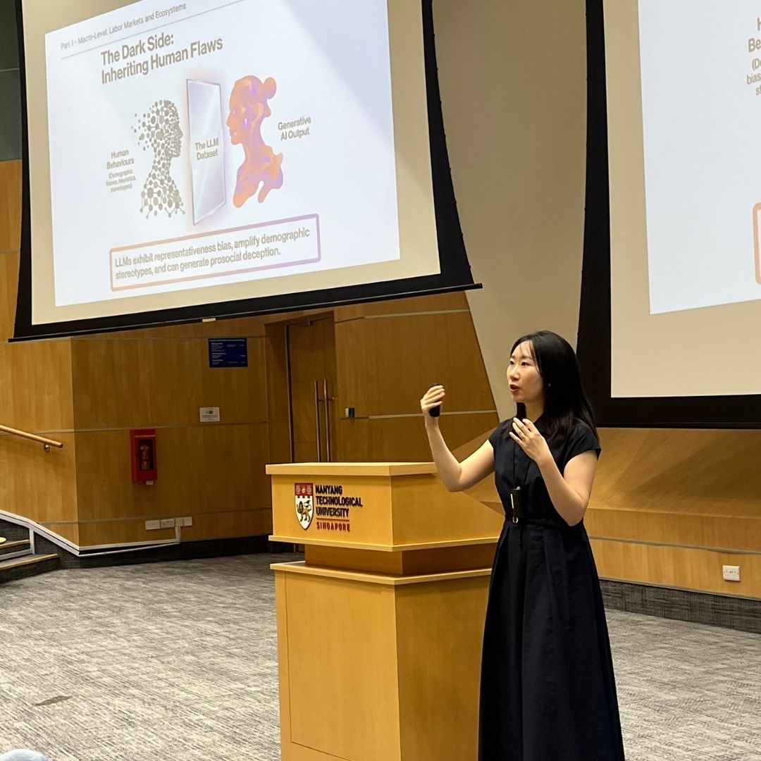 Prof Yao giving her distinguished lecture