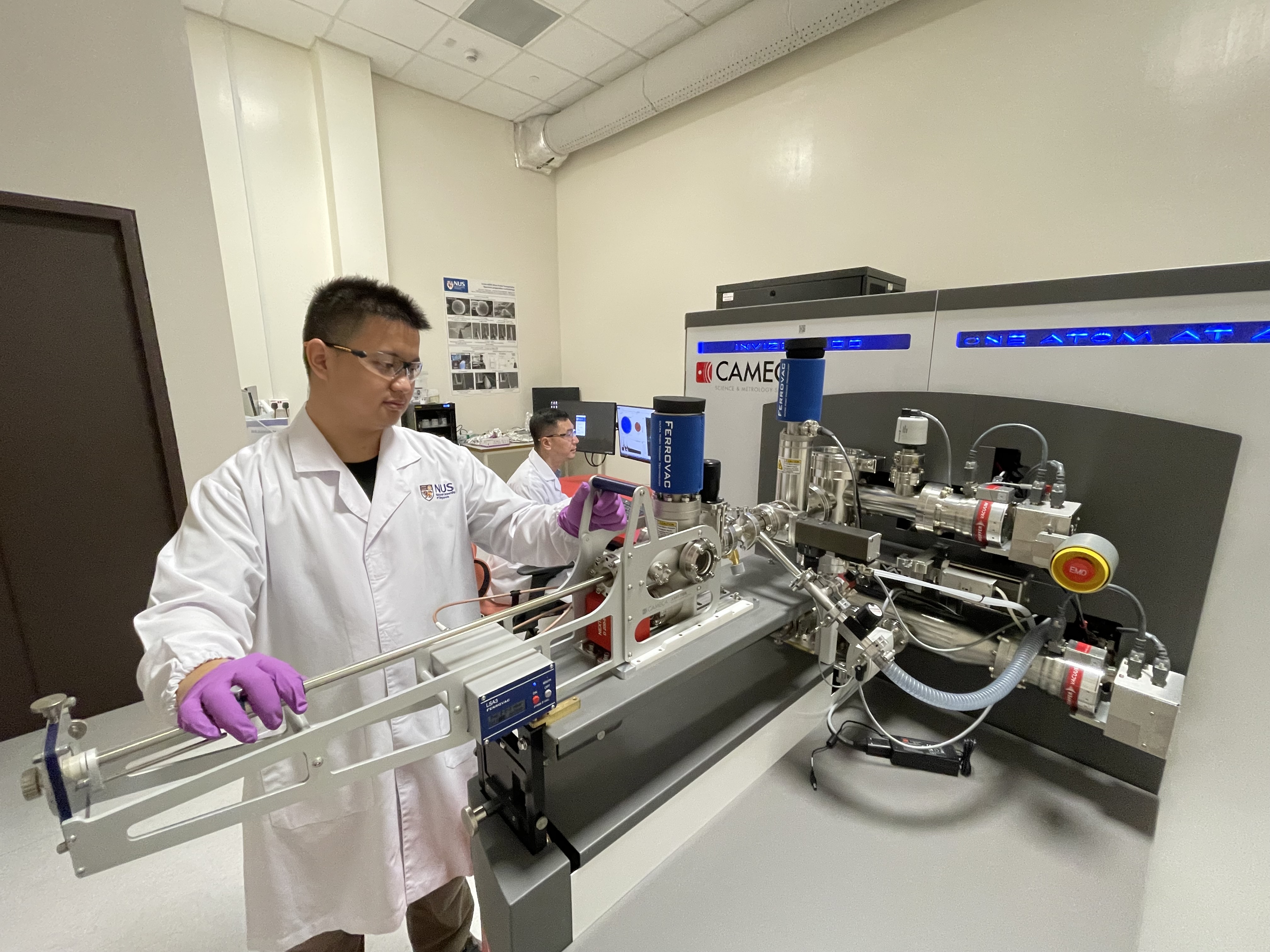 Research Engineer Mr Jonathan Aristya Setyadji and Assistant Professor Tan Xipeng using the Invizo 6000 3D Atom Probe microscope.