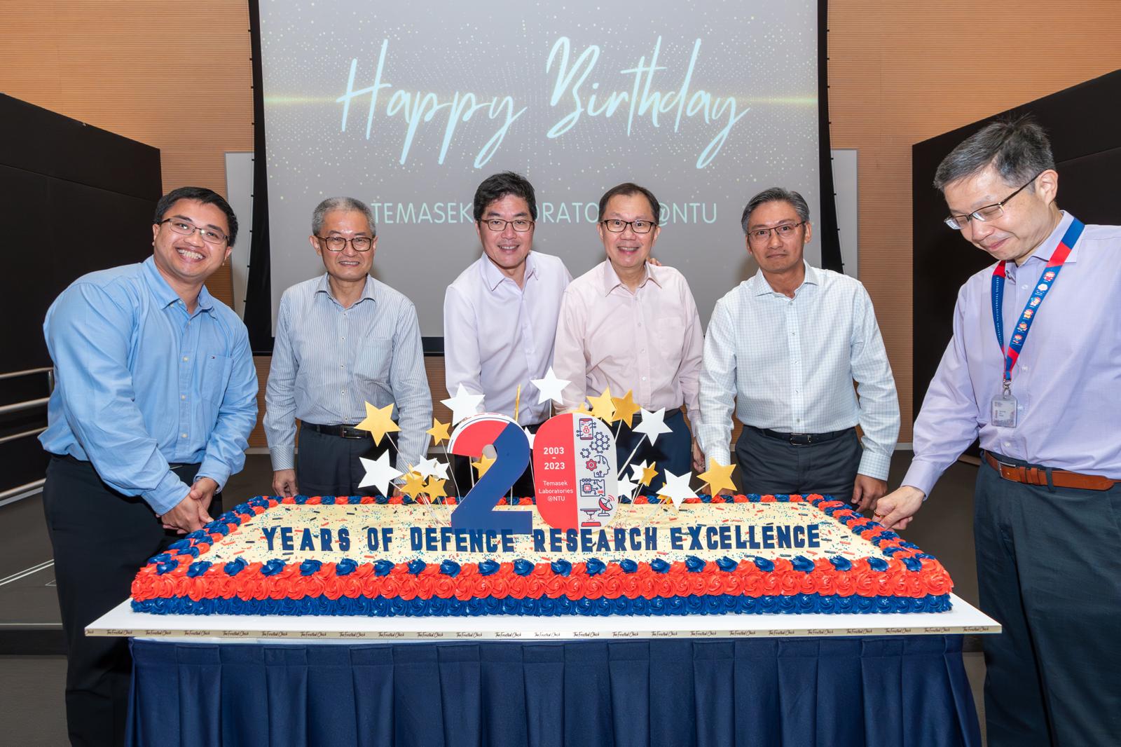 TL20A_CakeCutting