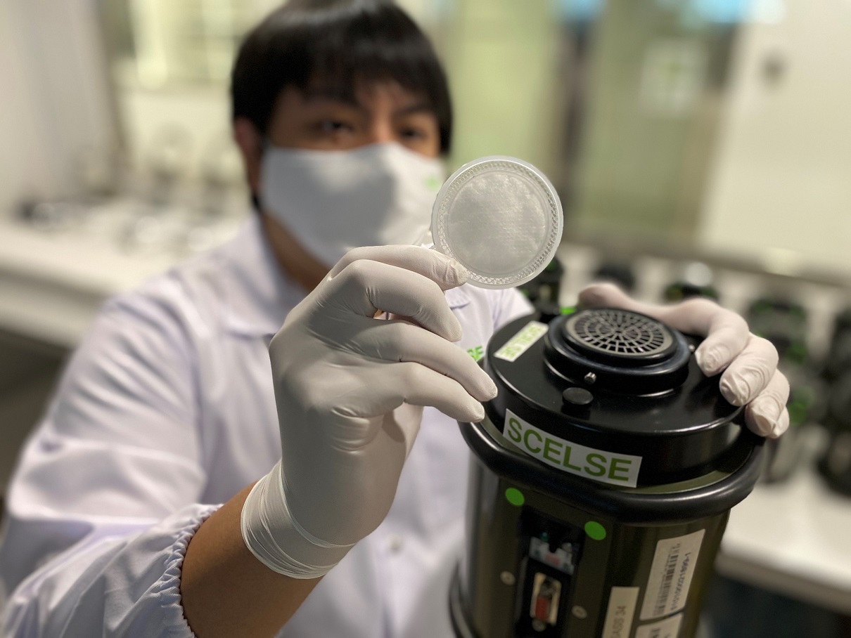 Researchers from SCELSE used air sample collectors to obtain samples of indoor air and analysed the genetic material in them to detect the virus that causes COVID-19.