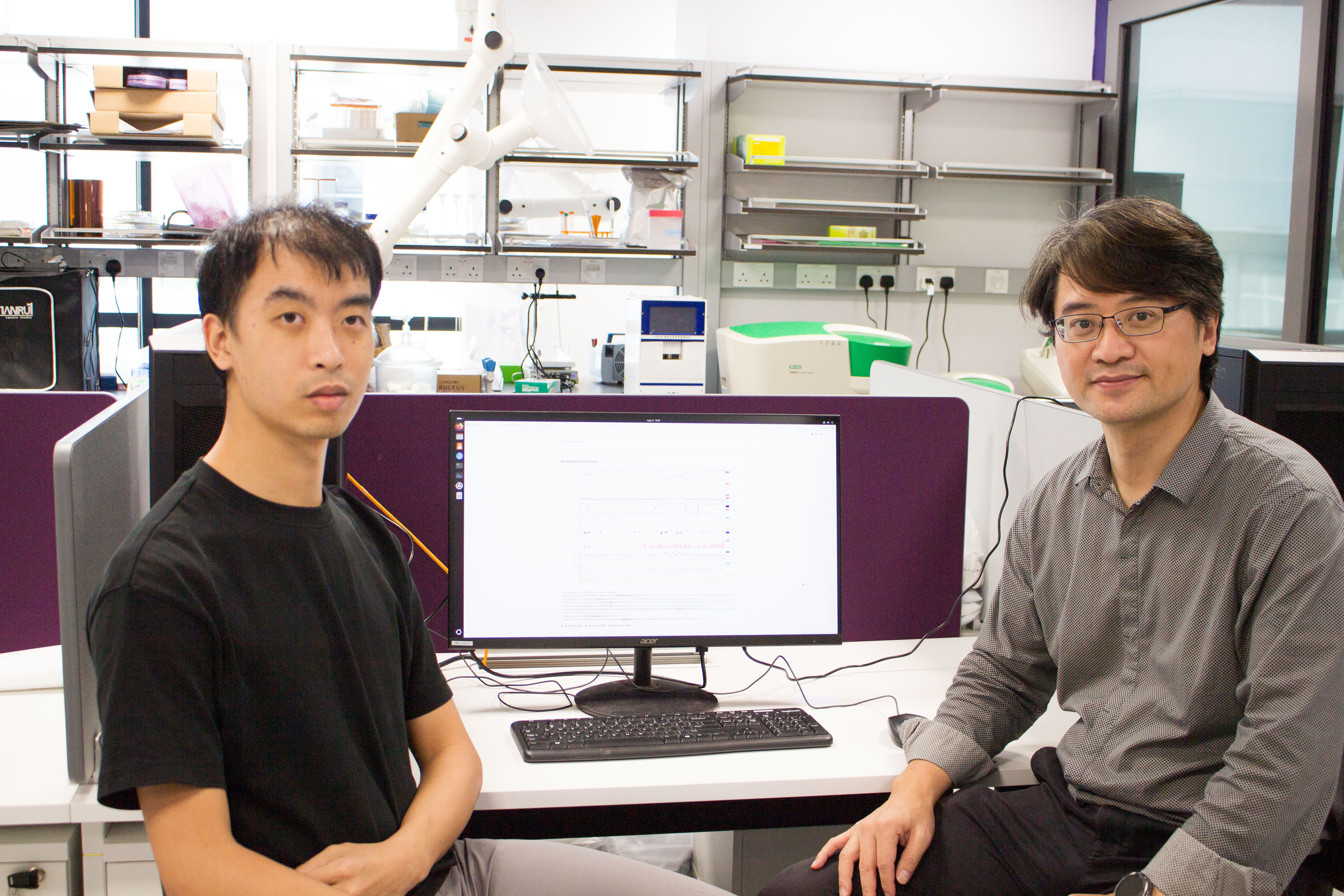 From left: Dr Liang Qiyu, research fellow at the Institute for Digital Molecular Analytics and Science at NTU, and Prof Miao Yansong.