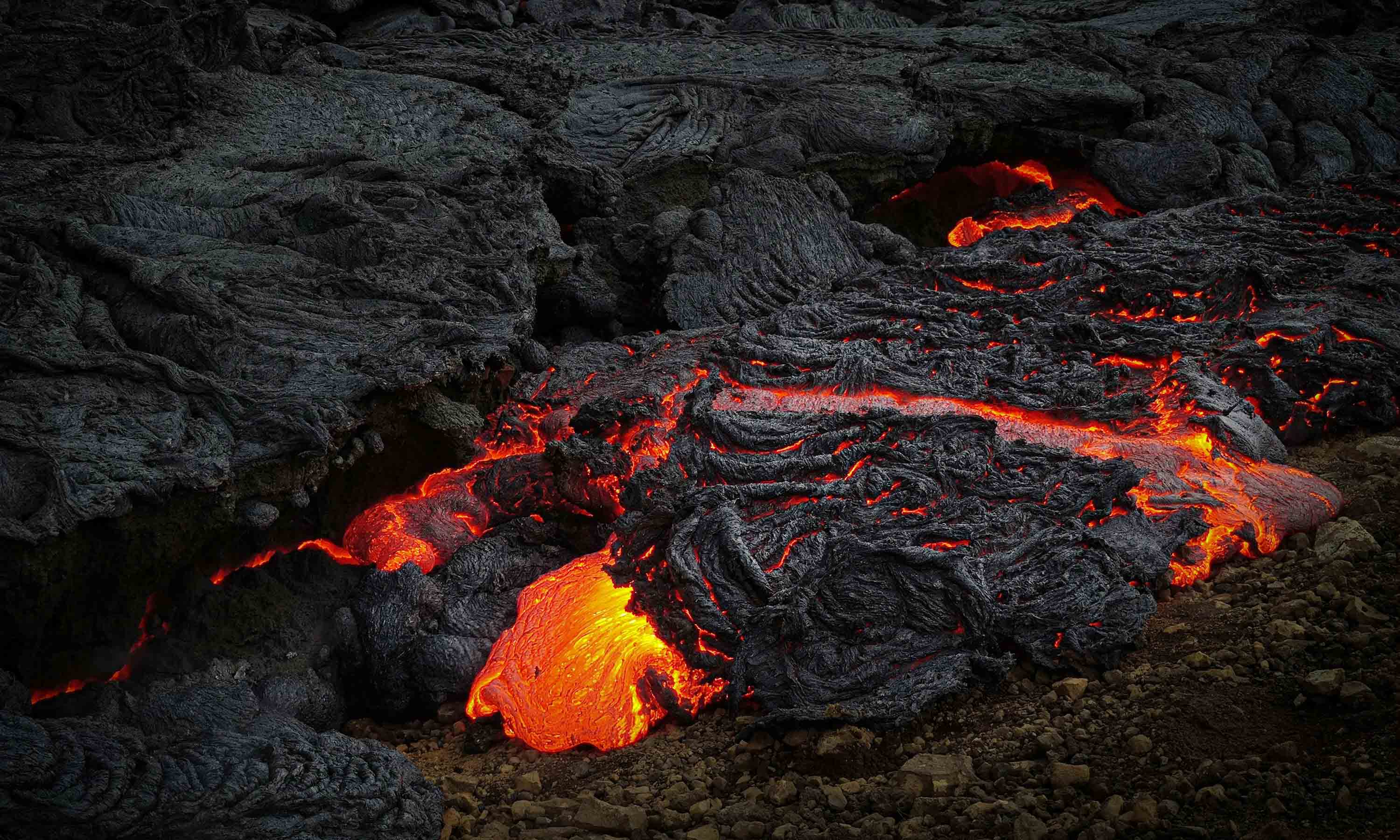 An NTU Singapore-led team predicted that a lead compound forms under mantle conditions