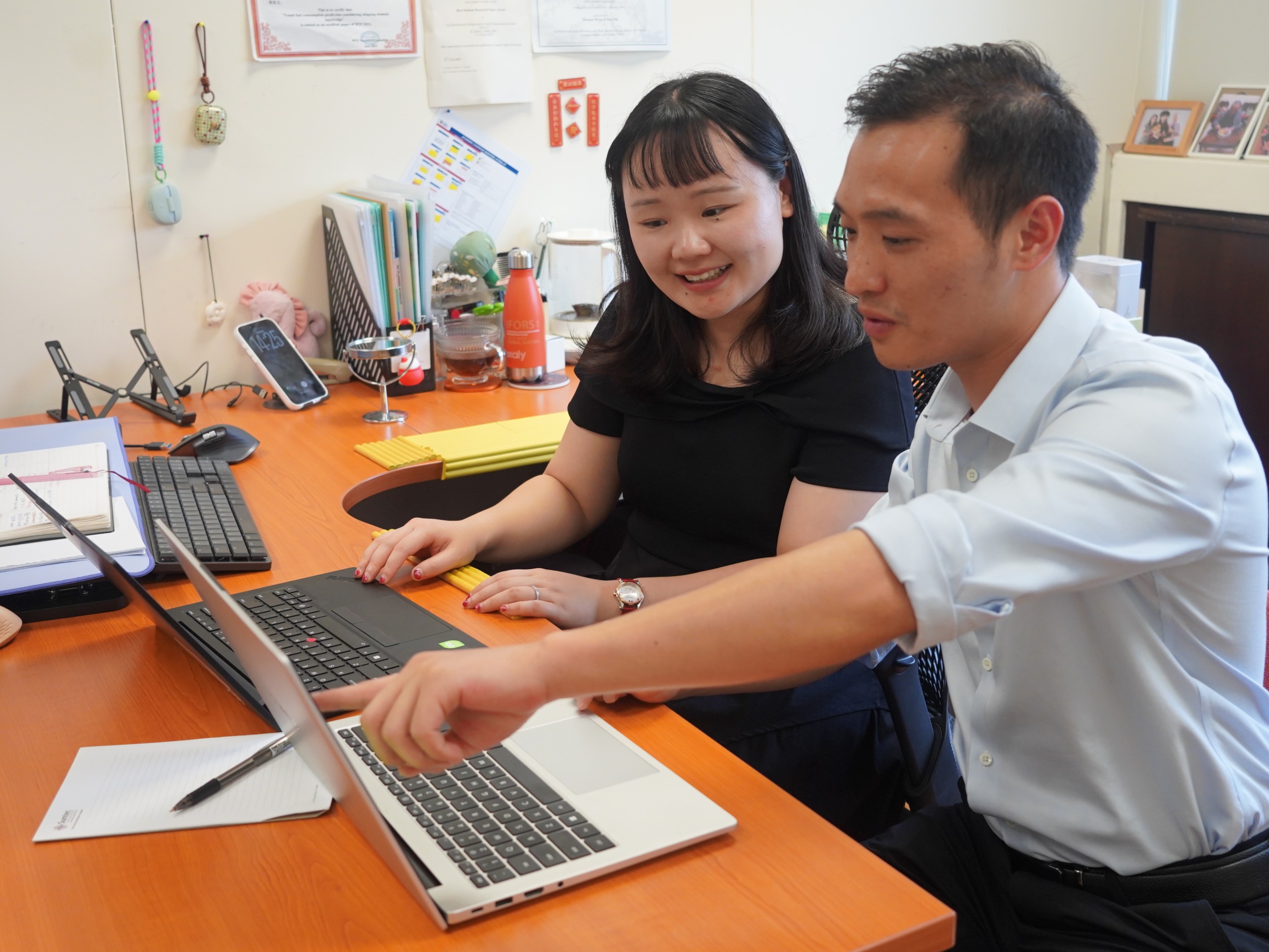 Asst Prof Yan Ran (L) and Research Fellow Dr Gong Huatian discussing the LACE model they developed. Credit: NTU Singapore