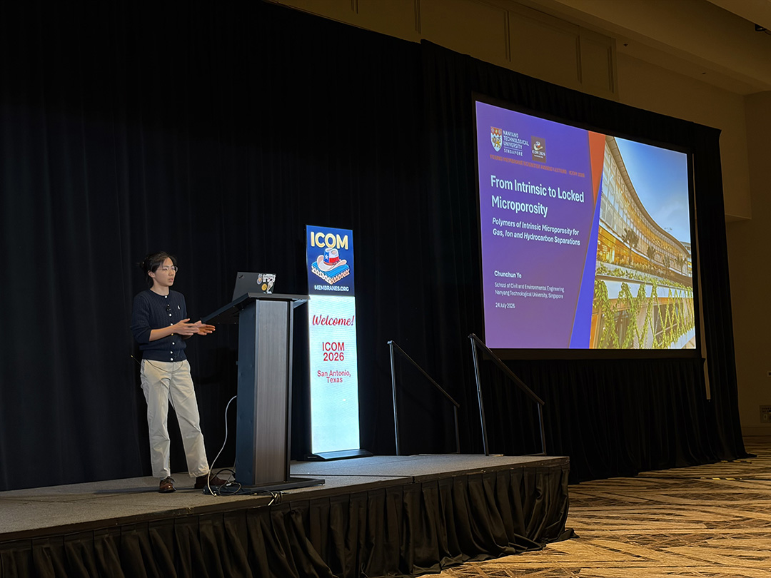 Asst Prof Ye delivering award lecture