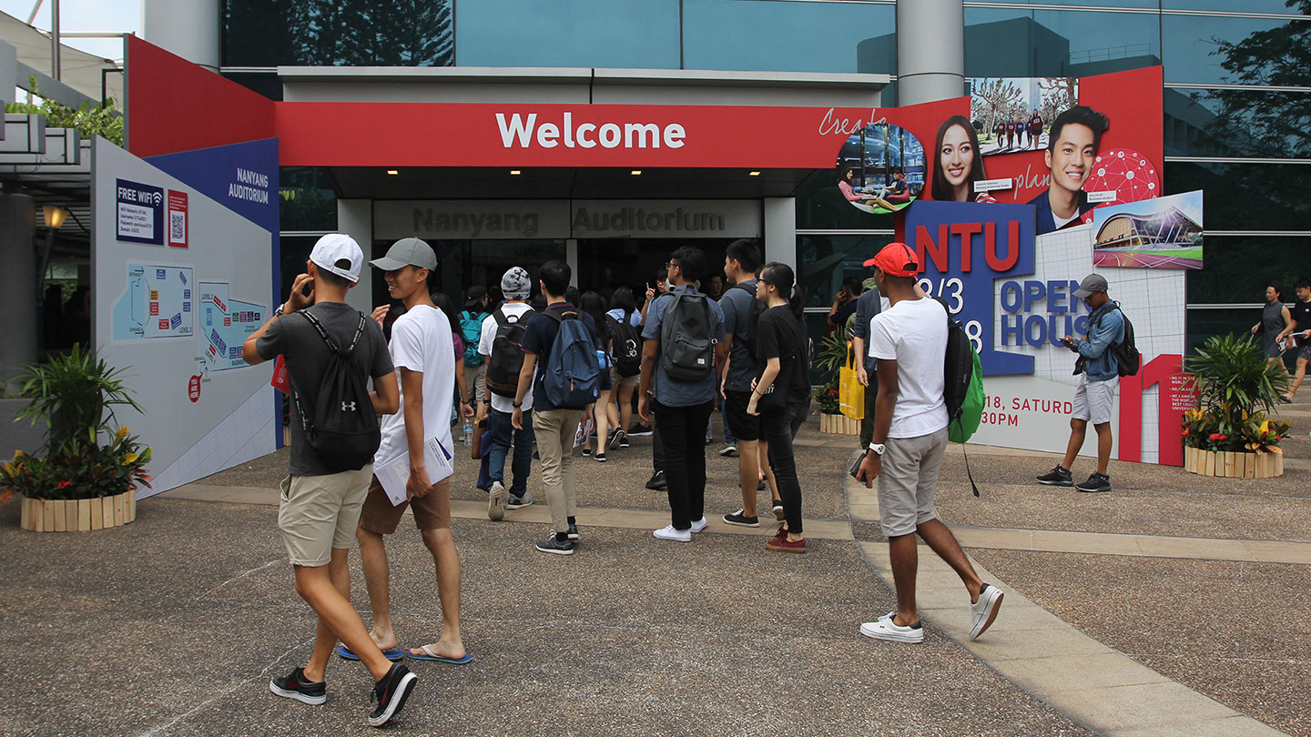 There was a plenty of action at the School of Computer Science and Engineering (SCSE) Open House on 3 March 2018, in conjunction with the annual NTU Open House which showcases the best of the young and research-intensive university.