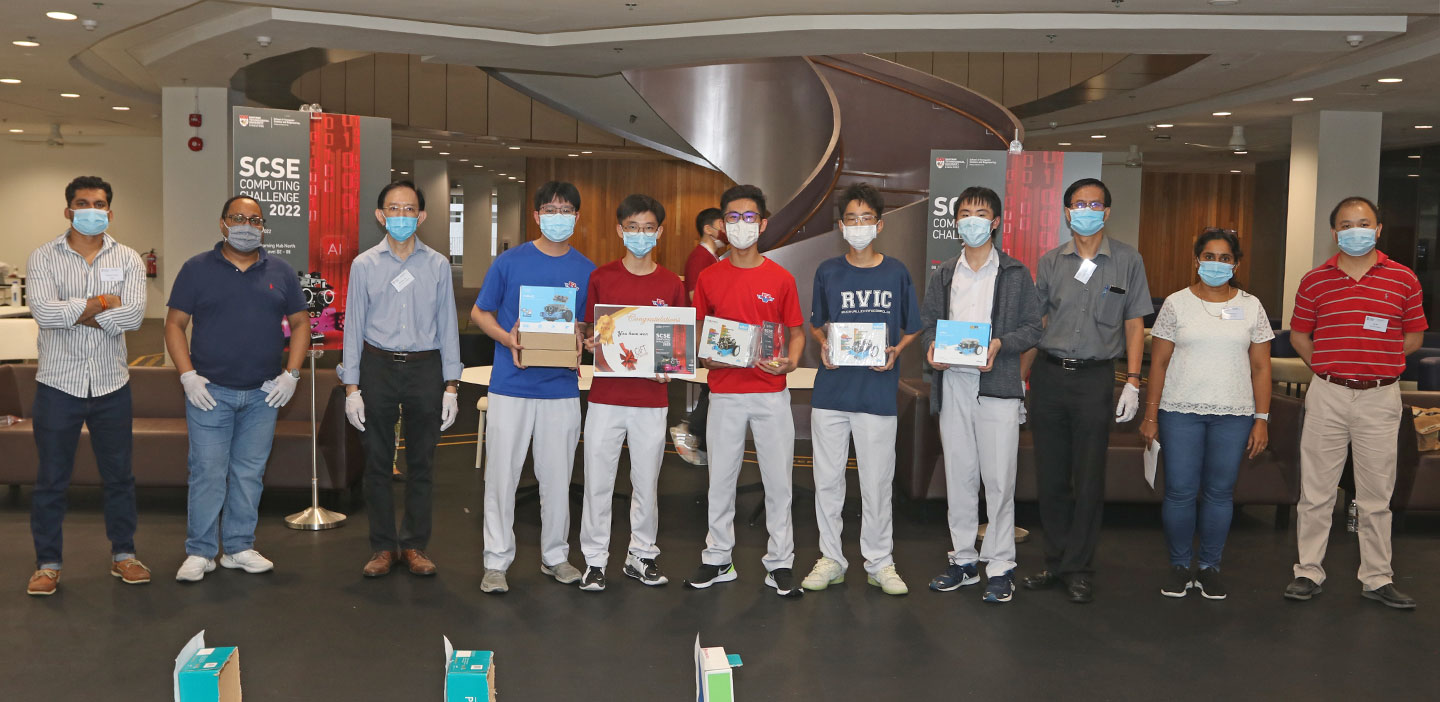 Photo of Prize Presentation - 2nd Prize: River Valley High School, Pineapple Pizza.