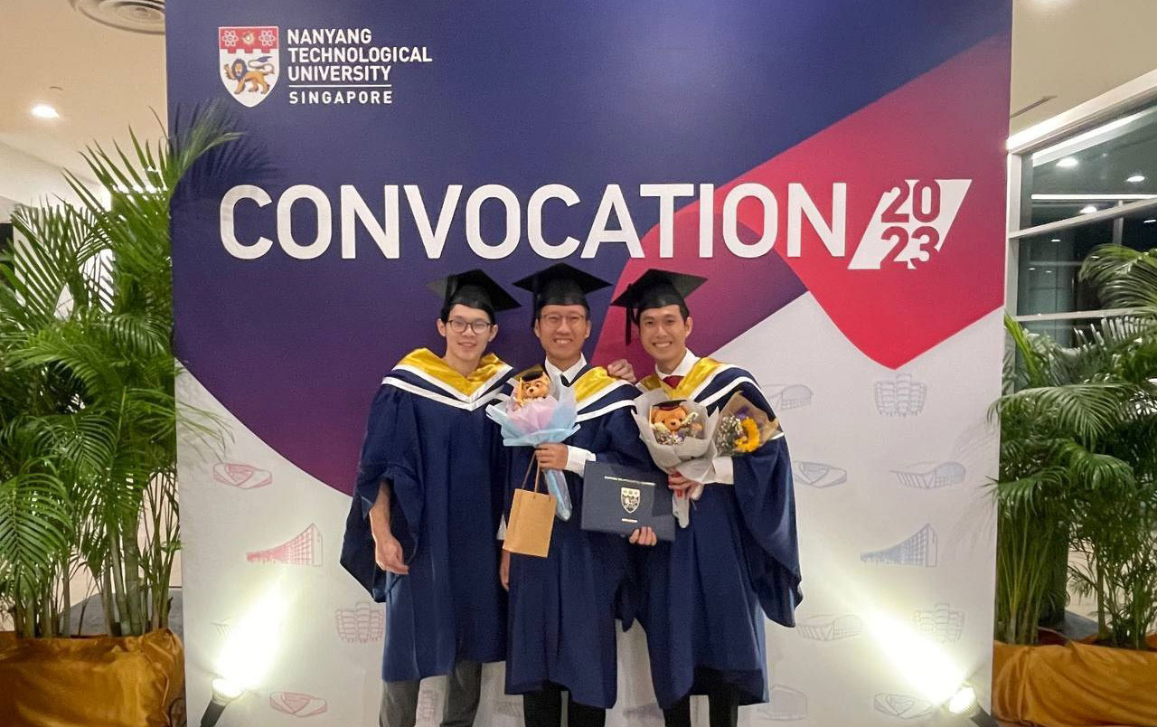 Photo of 3 undergraduates.