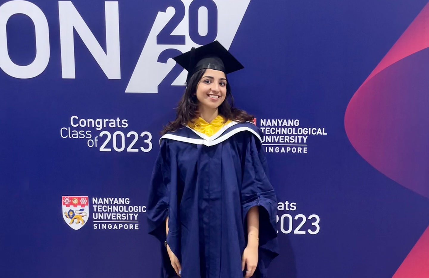 Photo of a female undergraduate, SCSE valedictorian.