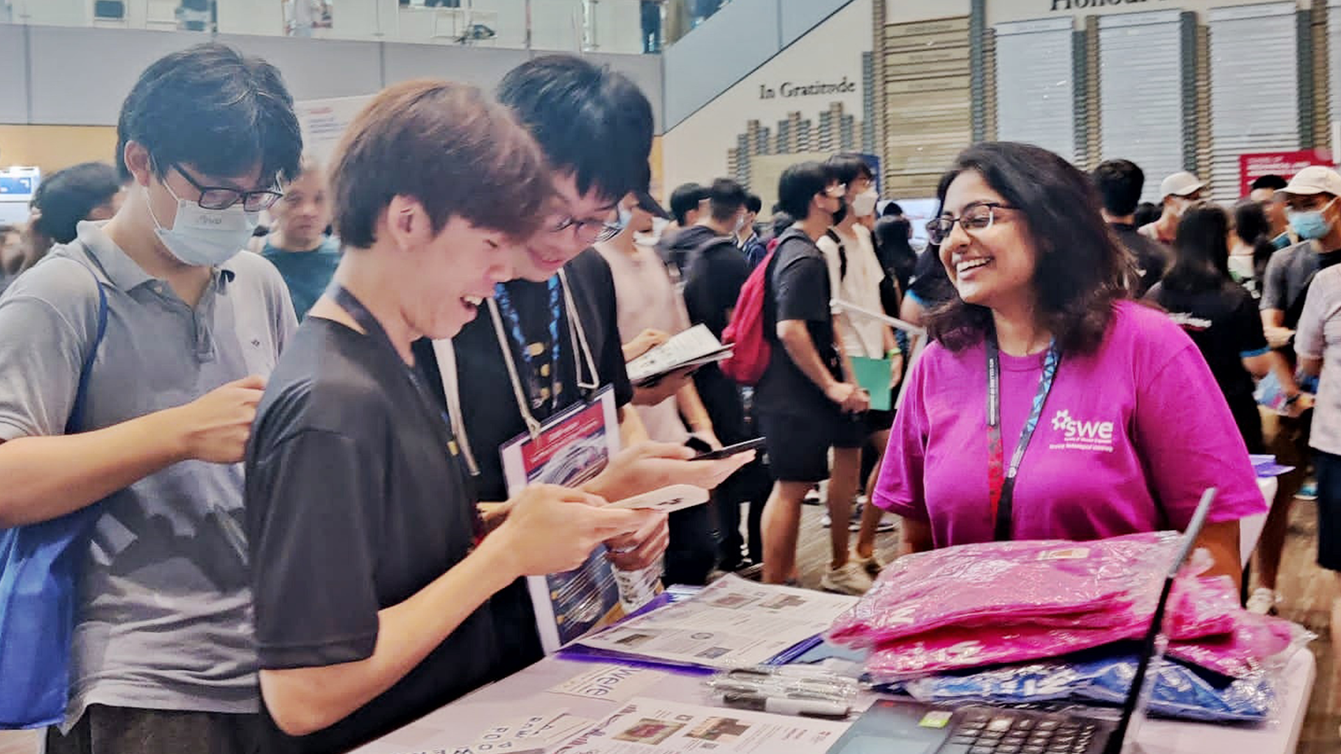CCDS PhD Alka Luqman interacting with other NTU students