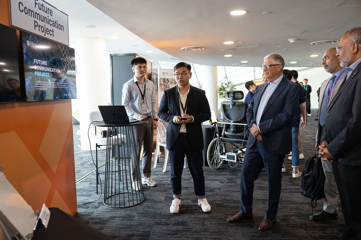 Photo of CCDS student presenting his project to Mr Bill Gates.