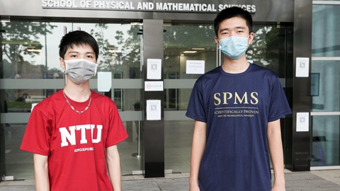 Winners of the Silver Awards for IMC 2020: Do Xuan Long (left) and Teo Hua Tian (right)