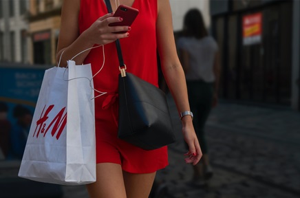 H&M shopper
