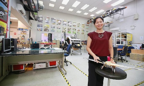 Prof Yeong showing a 3D printed plane prototype in the lab