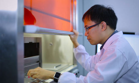 PhD research uses bioprinter in lab