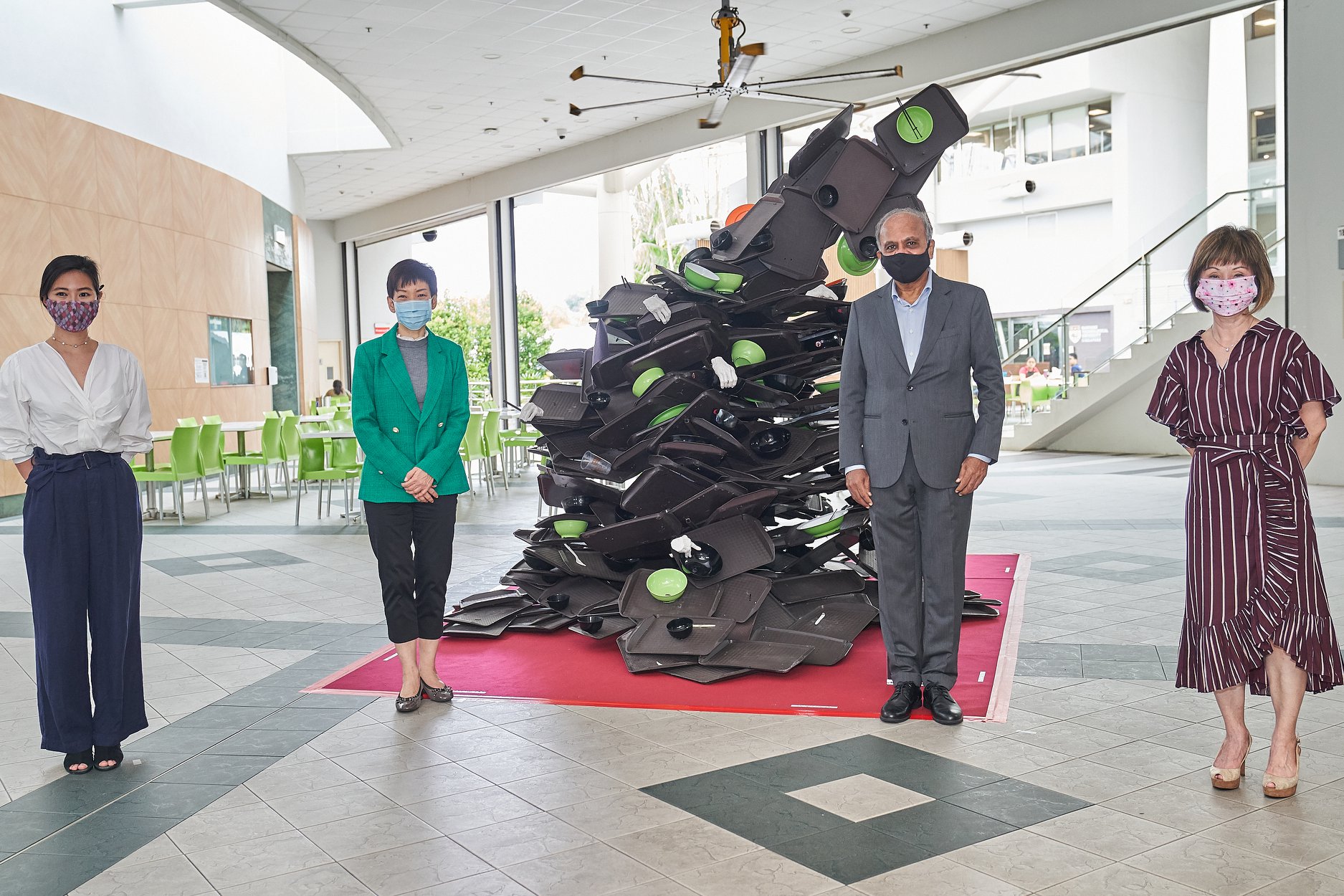 Audrey Ng with Minister for Sustainability and the Environment Ms Grace Fu, NTU President Prof Subra Suresh, and Senior Minister of State Dr Amy Khor