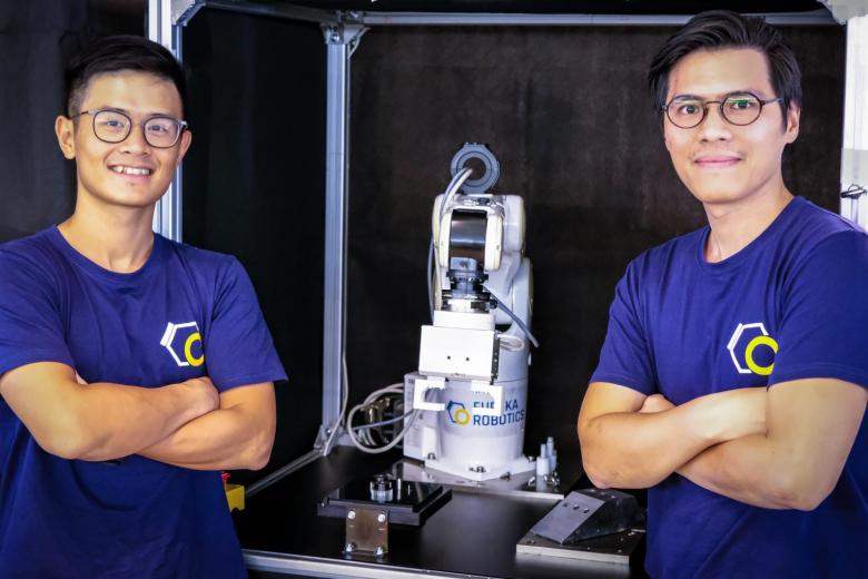 Dr Hung Pham (left) and his co-founder Associate Professor Pham Quang Cuong