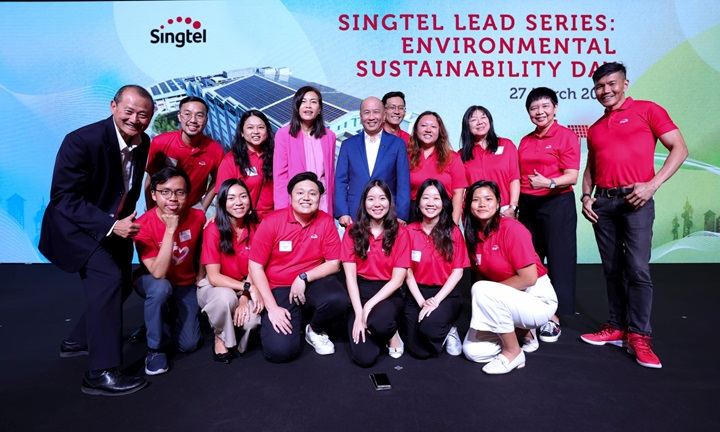 Dr Lee Hui Mien with Singtel colleagues