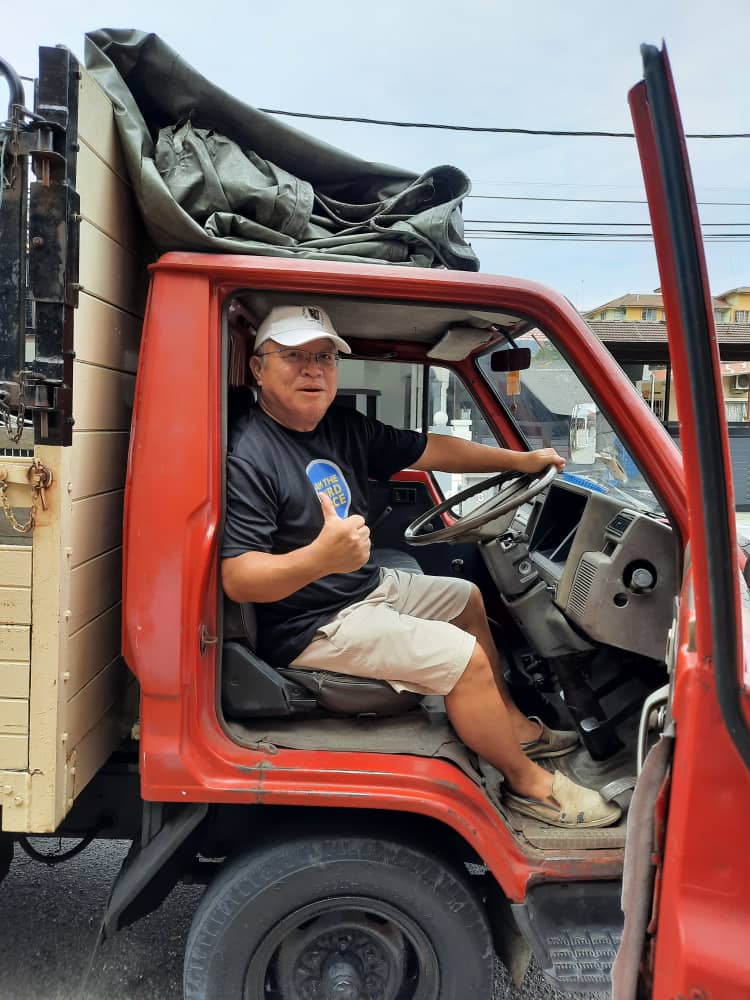 Food Donation Drive led by Class of 1986 alumnus Leong Sang Khim