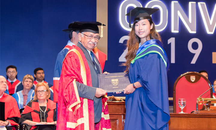 SBS alumna Goh Hui Ting during convocation