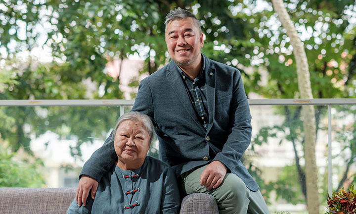 Mr Teo Wee Hwee and mother Mr Teo Wee Hwee and mother