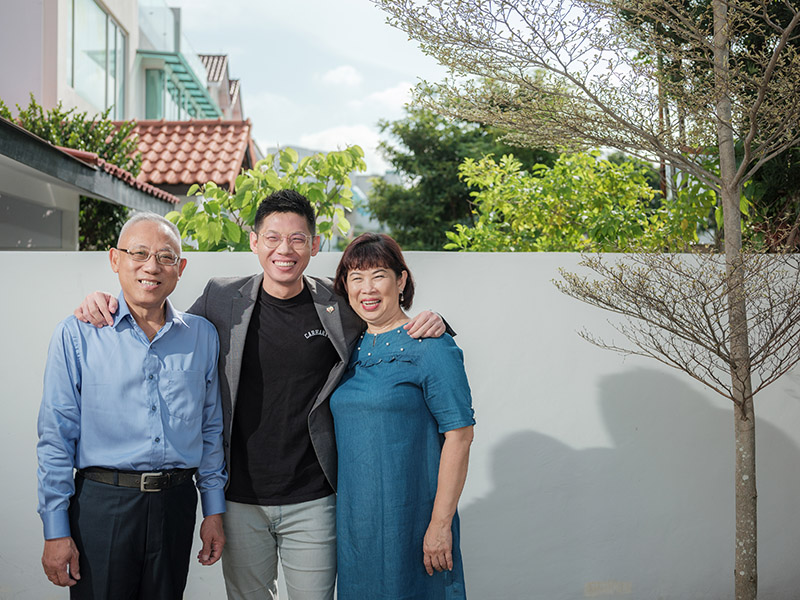 Mr Jason Thien with parents